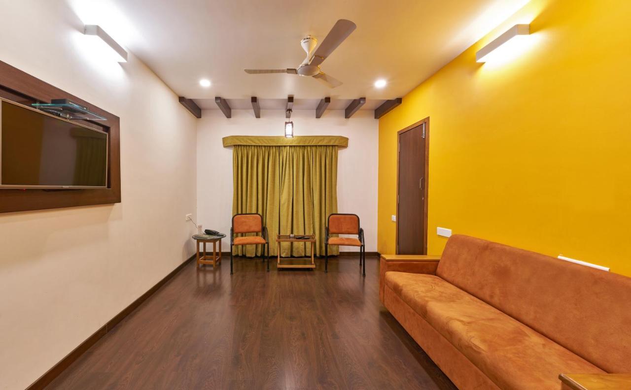 Hotel Vrishali Executive Kolhapur Exteriör bild