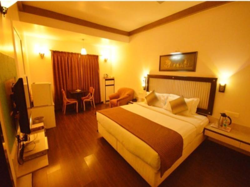 Hotel Vrishali Executive Kolhapur Exteriör bild