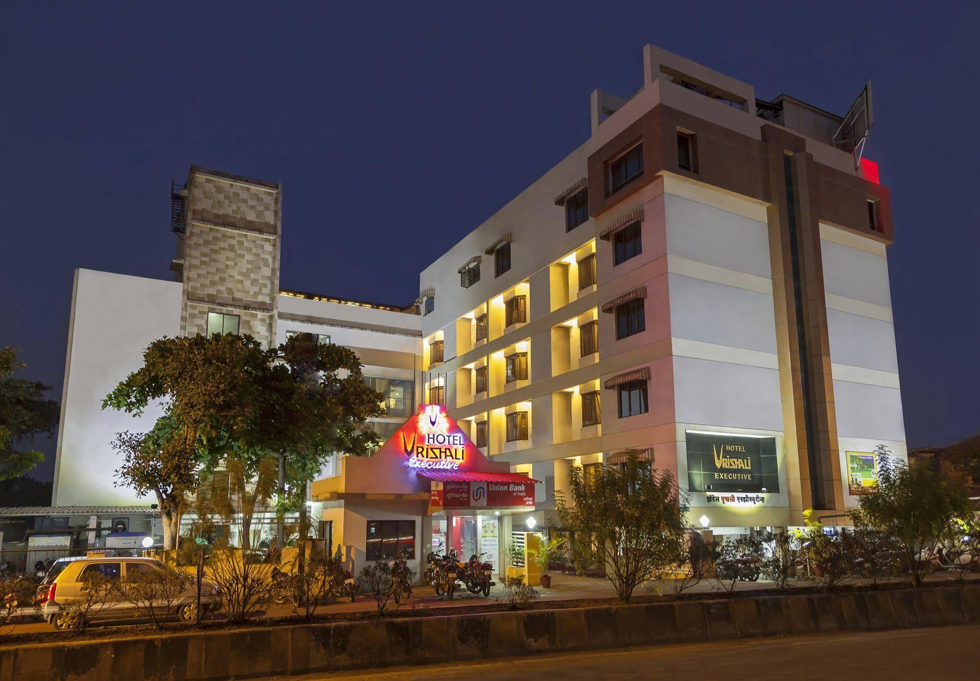 Hotel Vrishali Executive Kolhapur Exteriör bild