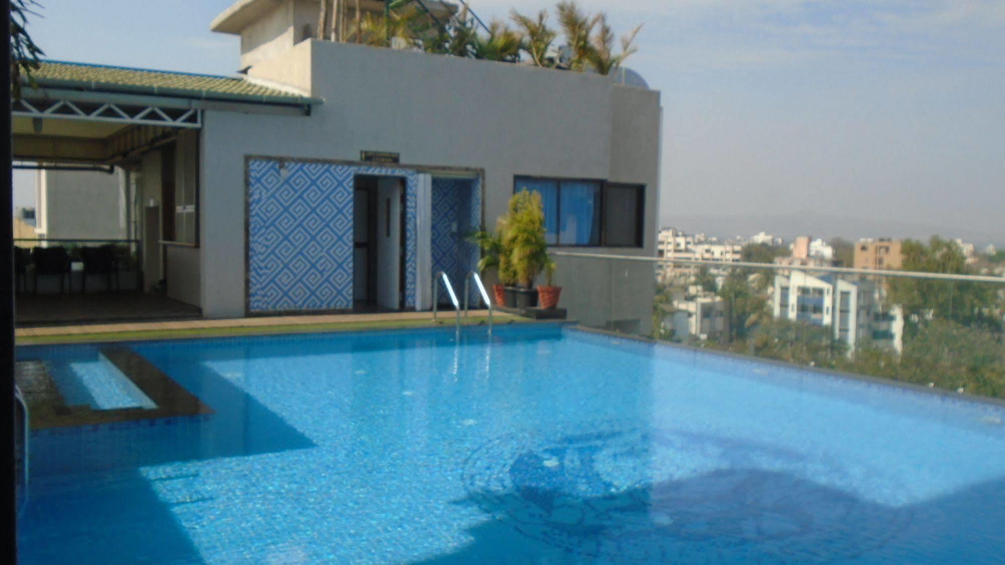Hotel Vrishali Executive Kolhapur Exteriör bild